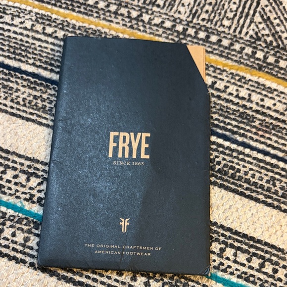 Frye brand, beautiful leather Handbag with adjustable strap. - Picture 6 of 8